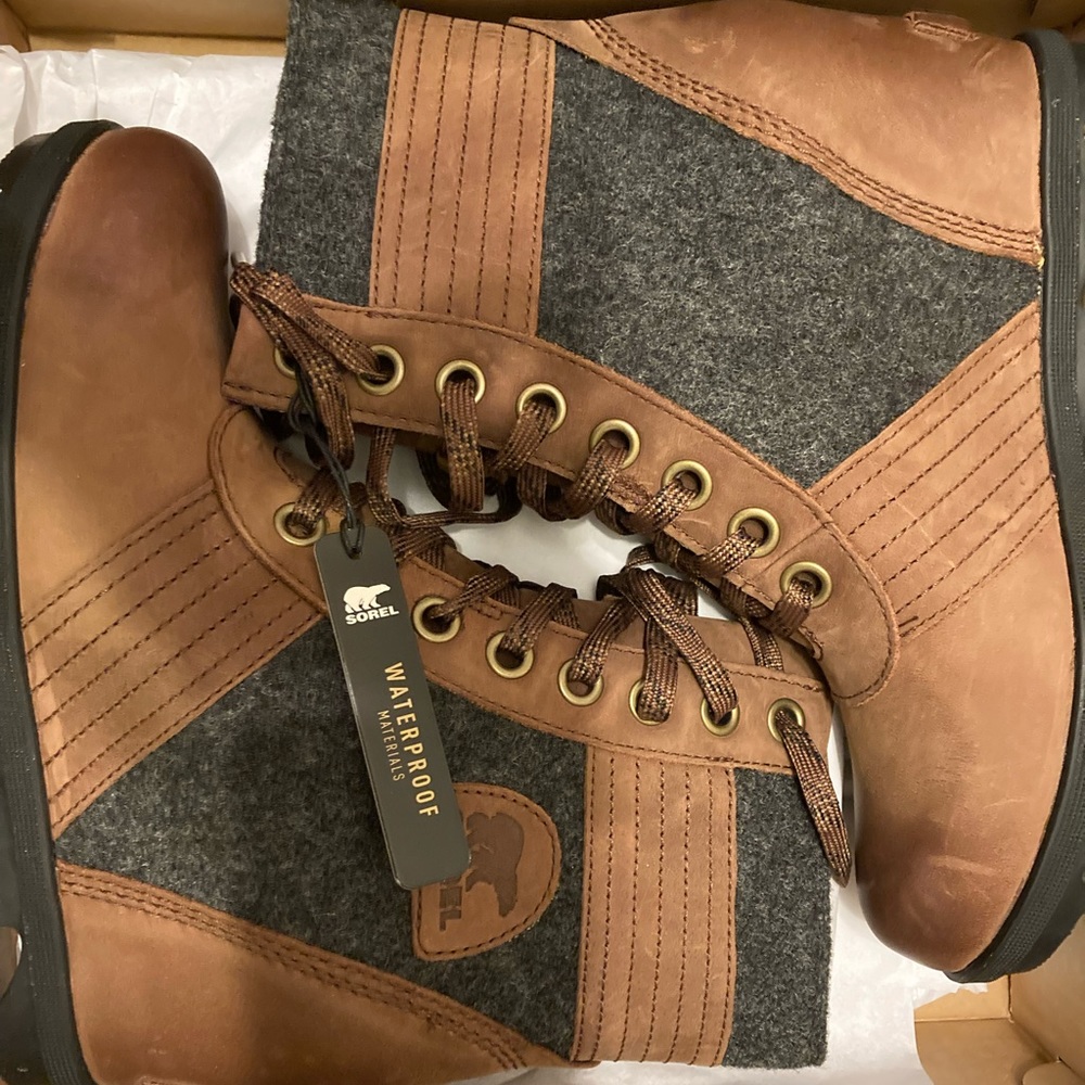 SOREL LEXIE WEDGE BOOT Size 9 NEW - Waterproof. BNIB
